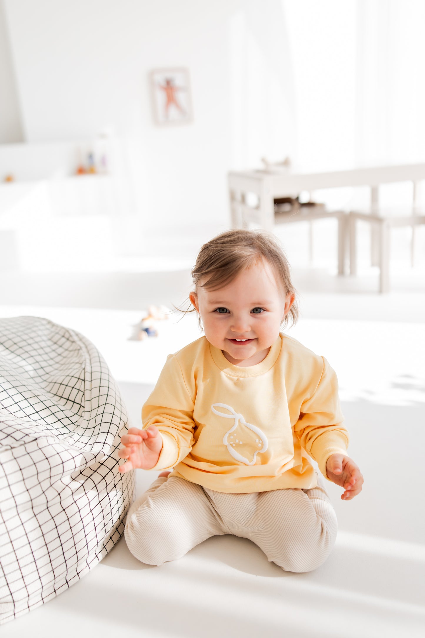 Frisch, frech, fruchtig – der Zitronen-Sweater für kleine Trendsetter