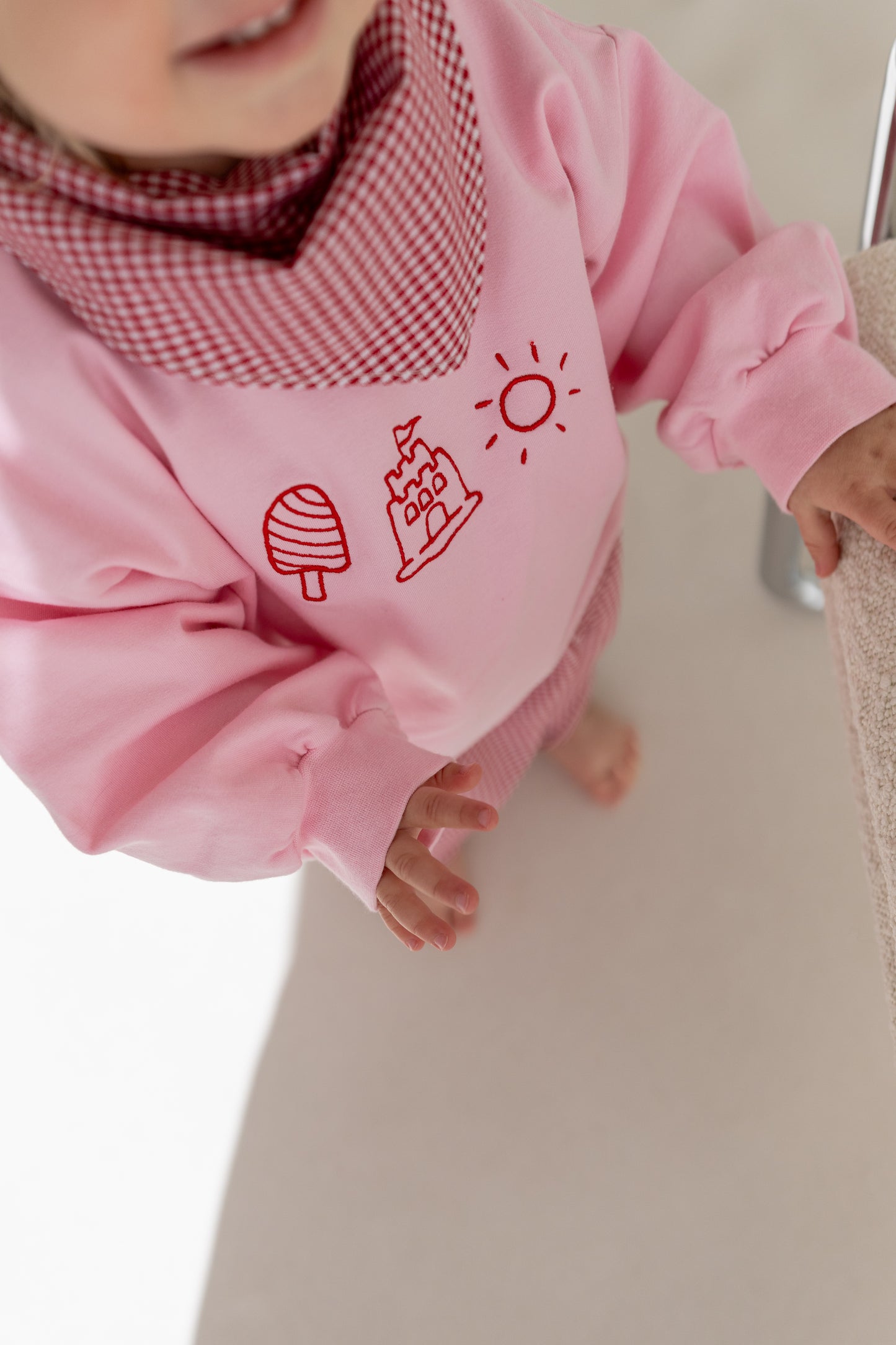 Outfit Set aus Sweater, Hose und Halstuch | LITTLE SUMMER CLUB | Annikora x Jessica Scholz