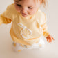Frisch, frech, fruchtig – der Zitronen-Sweater für kleine Trendsetter