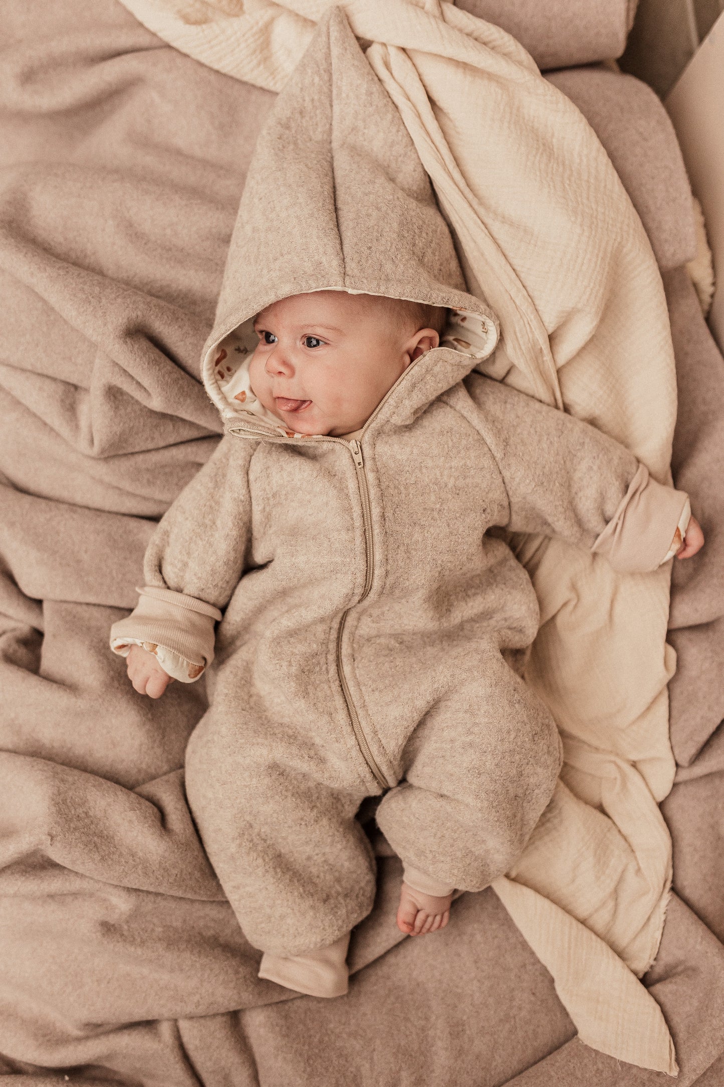 Wollwalkoverall Walkoverall in Beige mit verschiedenen Innenstoffen.