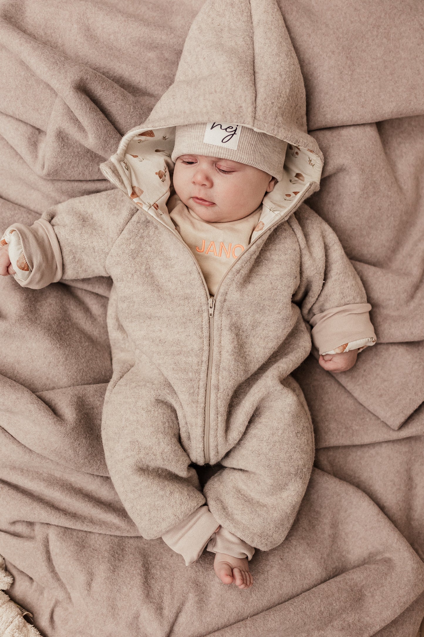 Wollwalkoverall Walkoverall in Beige mit verschiedenen Innenstoffen.