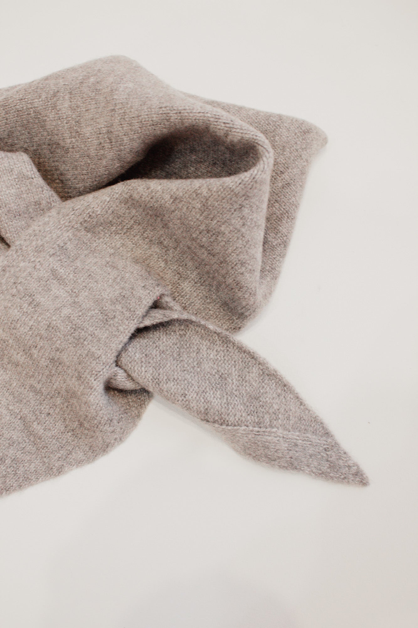 Dreieckstuch Grau aus 100 % Cashmere für kleine Trendsetter