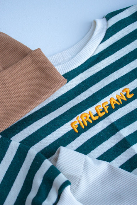 Grün gestreifter Sweater – Schlicht, Modern und Gemütlich