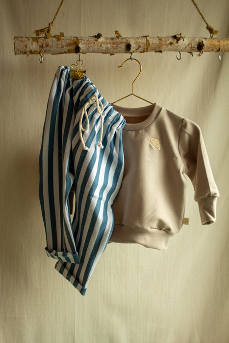 Lockere gestreifte Hose aus Sommersweat