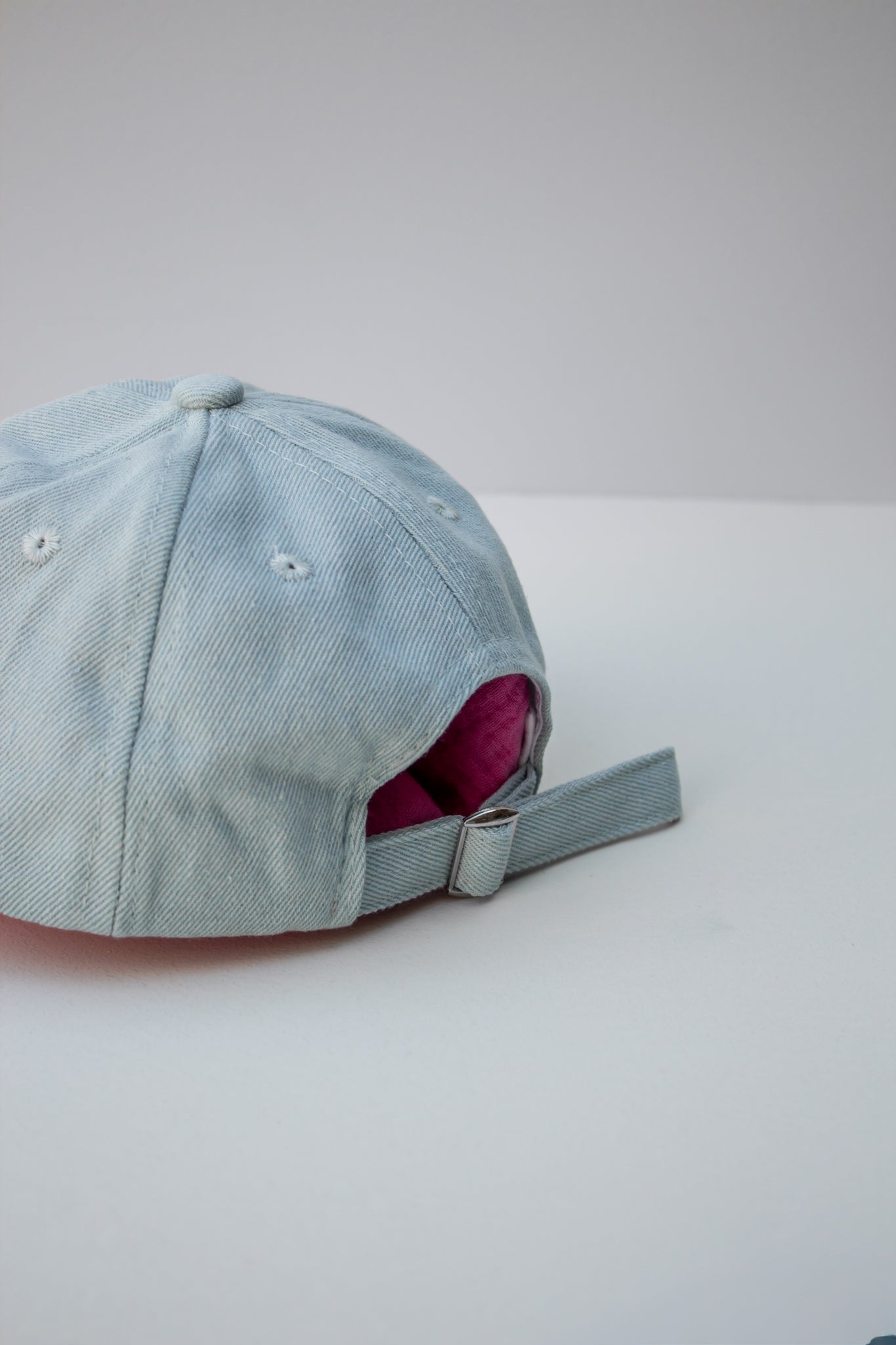 Lässige Jeans Cap mit süßer Dackel Stickerei