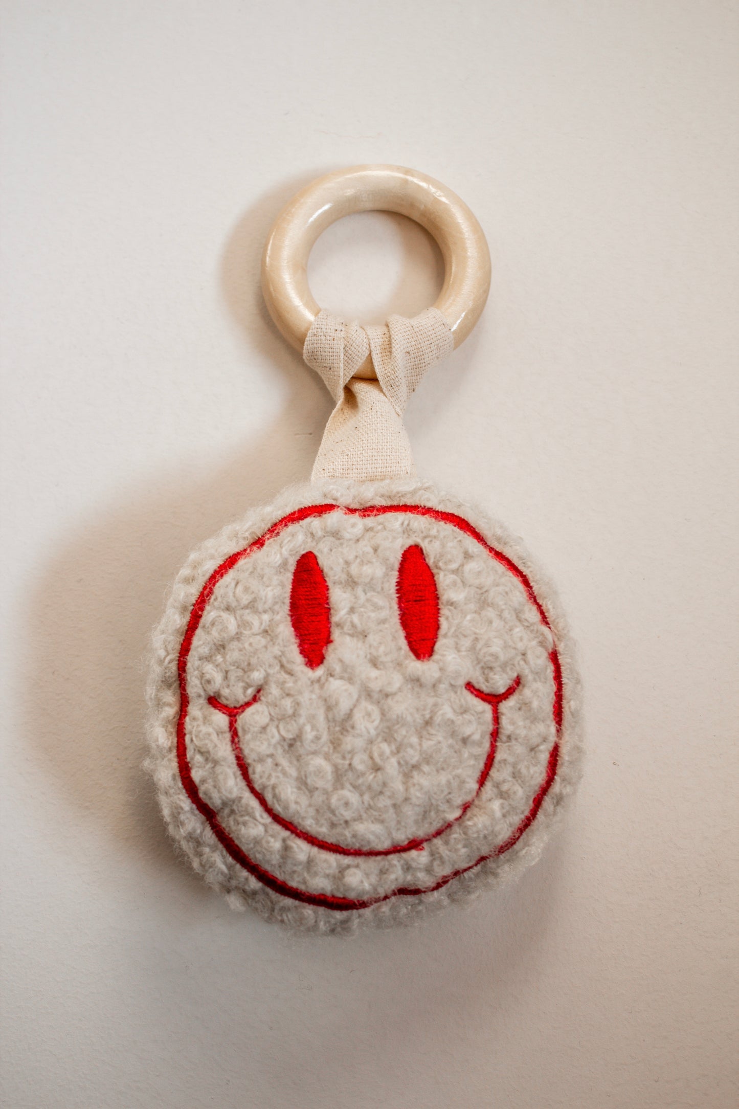 Smiley Rassel mit Holz Greifring