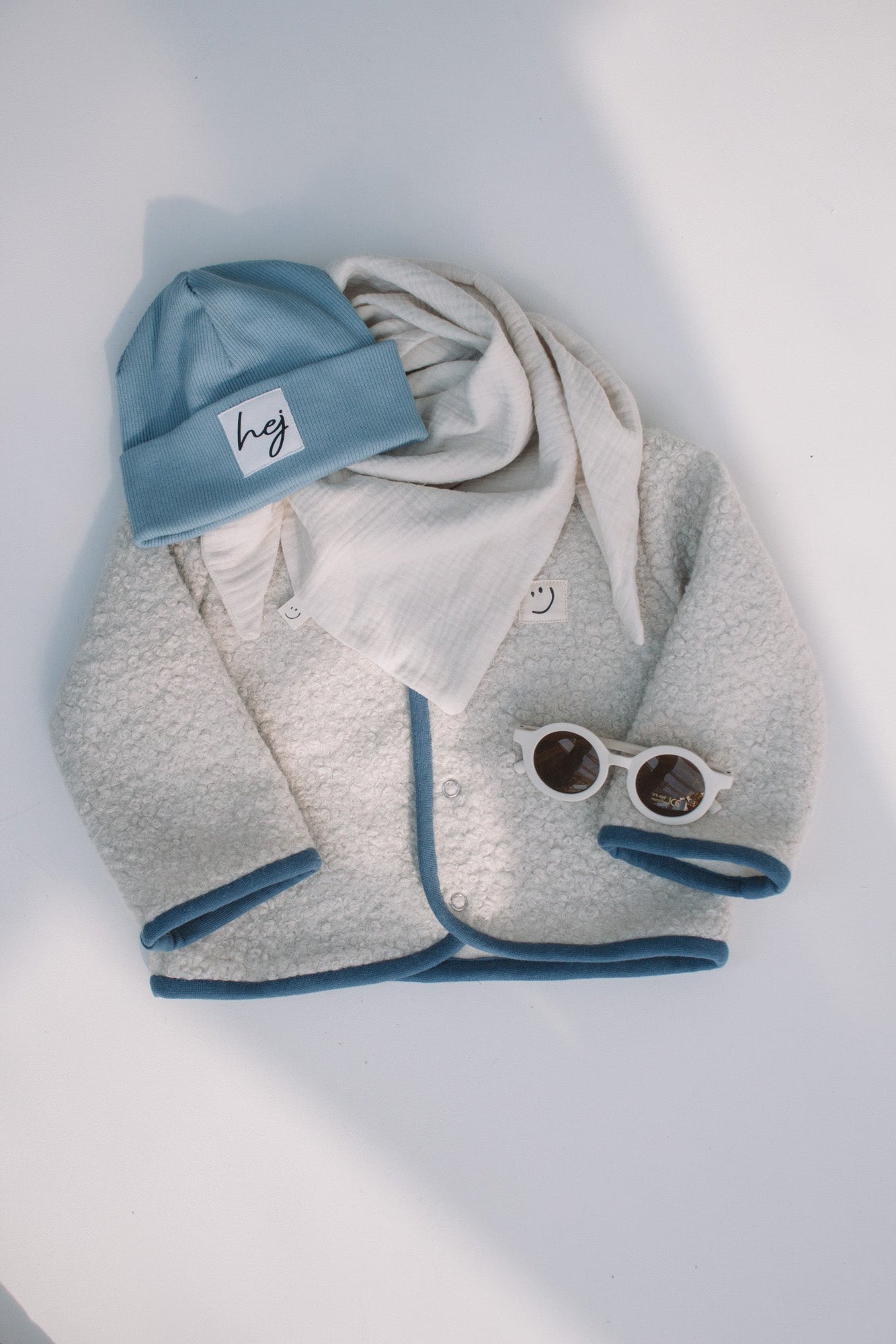 Perfekte Übergangsjacke aus Bouclé für kleine Entdecker – weich, gemütlich stilvoll