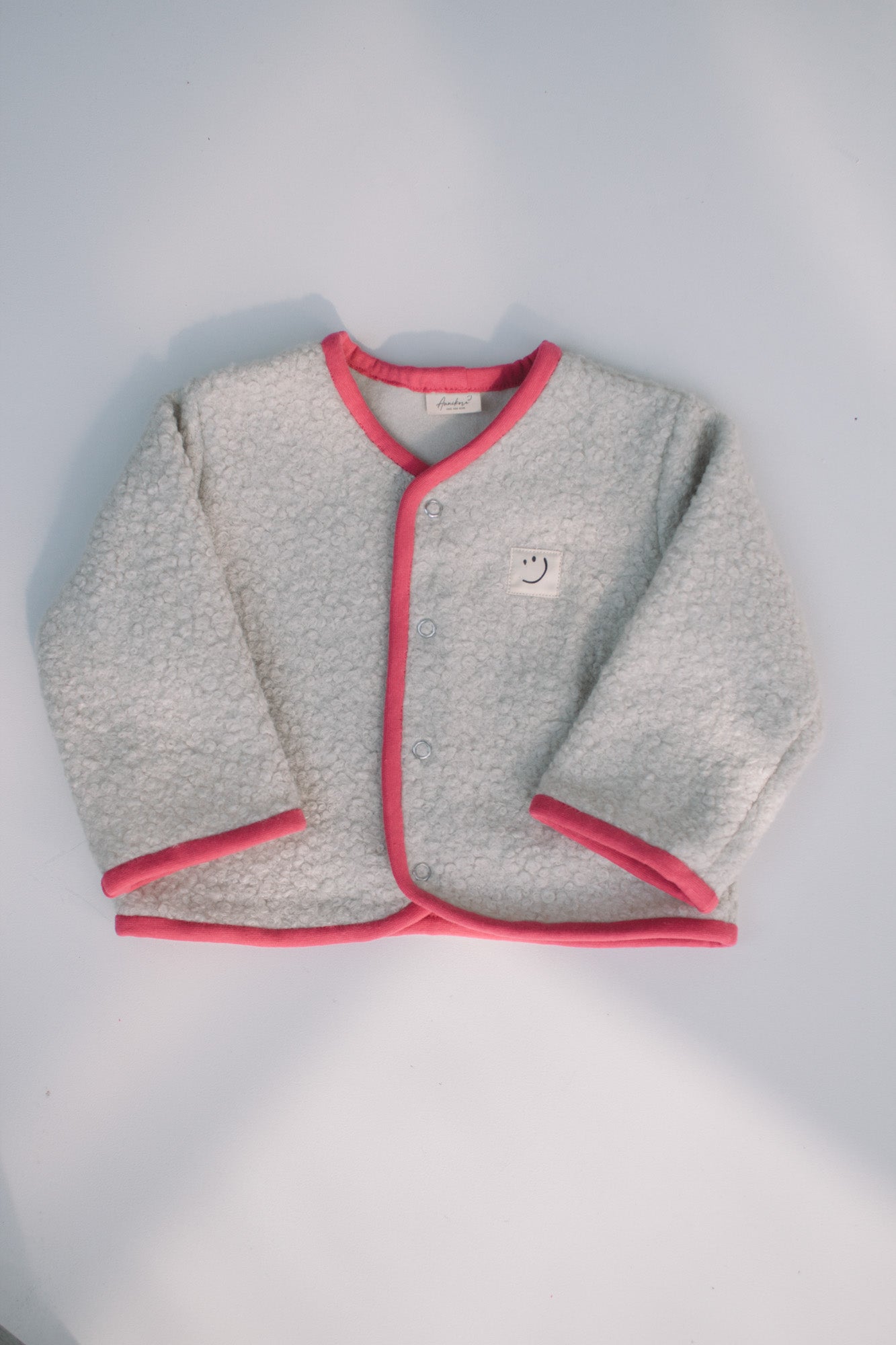 Perfekte Übergangsjacke aus Bouclé für kleine Entdecker – weich, gemütlich stilvoll