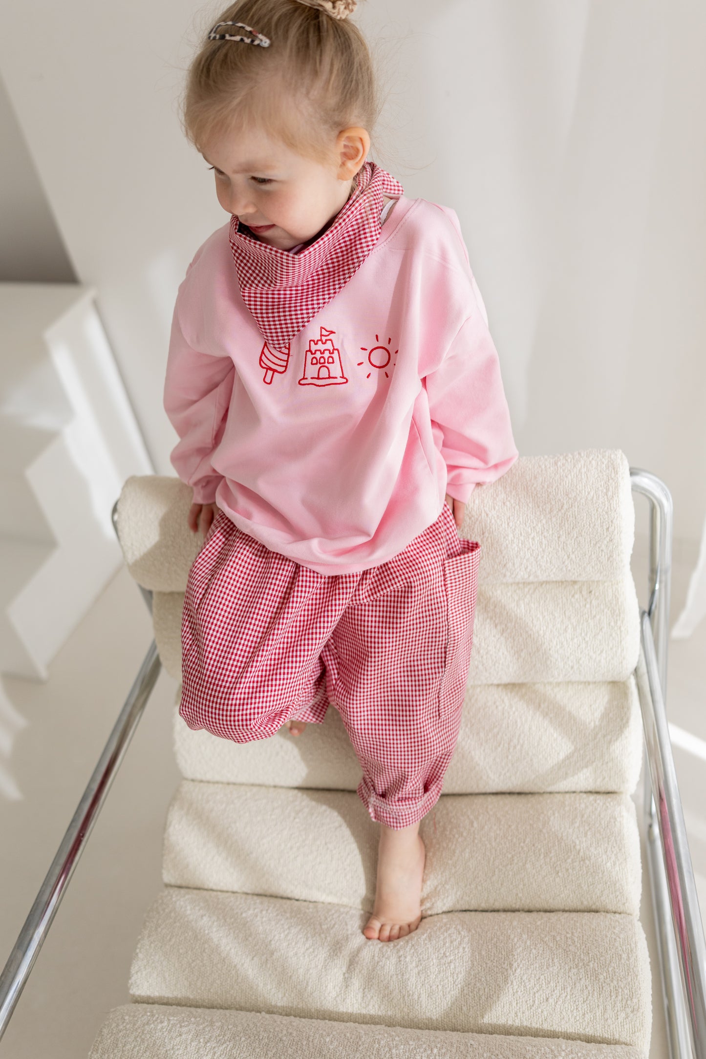 Outfit Set aus Sweater, Hose und Halstuch | LITTLE SUMMER CLUB | Annikora x Jessica Scholz