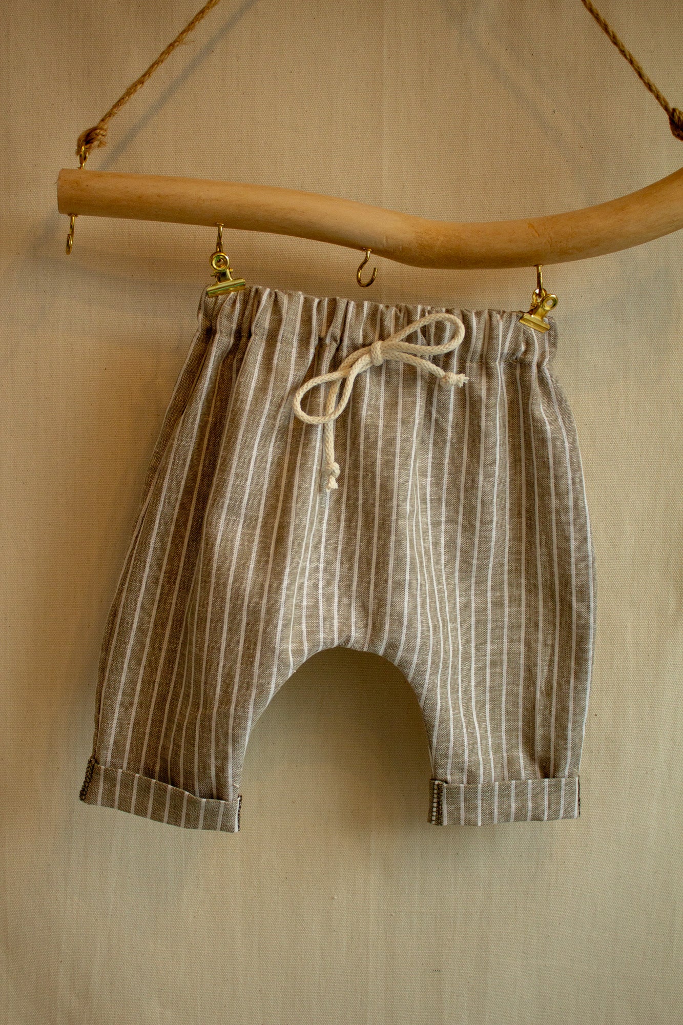 Lange gestreifte Hose aus Leinen