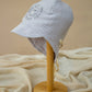 Sommermütze mit Nackenschutz aus Musselin mit Aufdruck