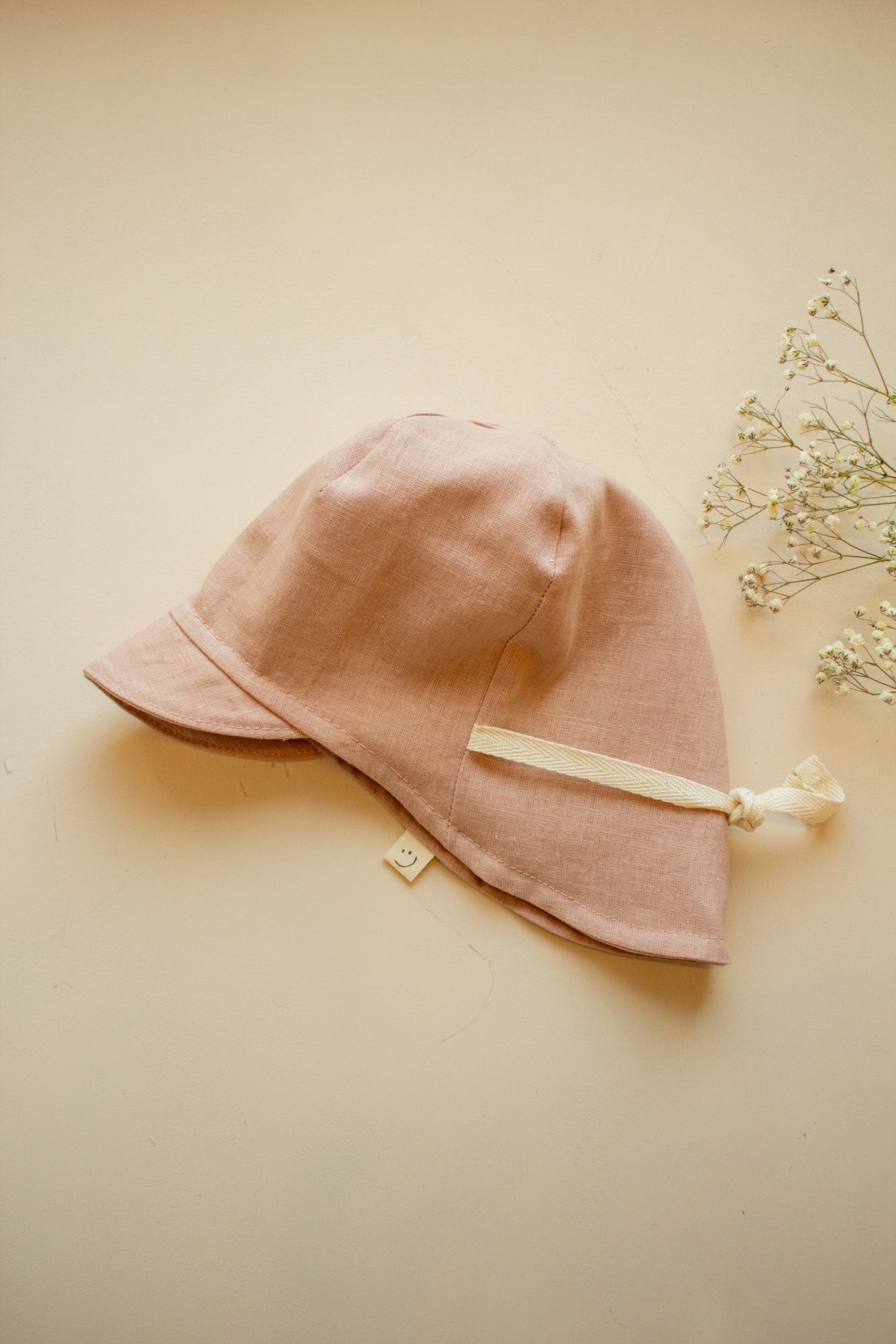 Sommermütze mit Nackenschutz aus Leinen
