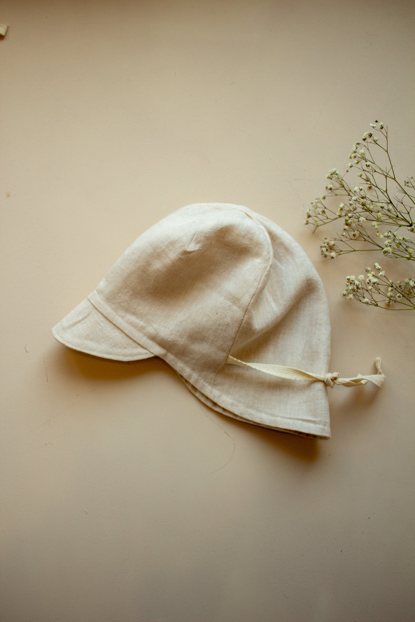 Sommermütze mit Nackenschutz aus Leinen
