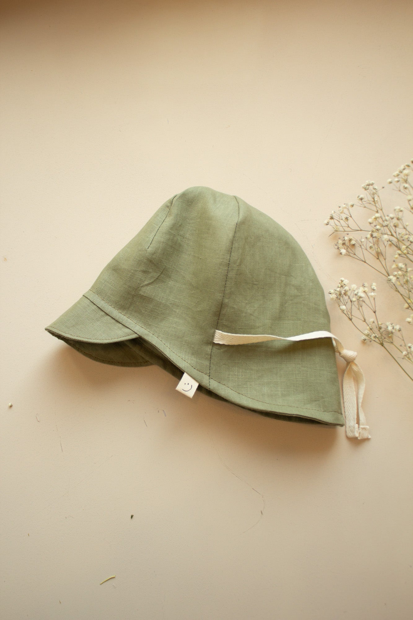 Sommermütze mit Nackenschutz aus Leinen