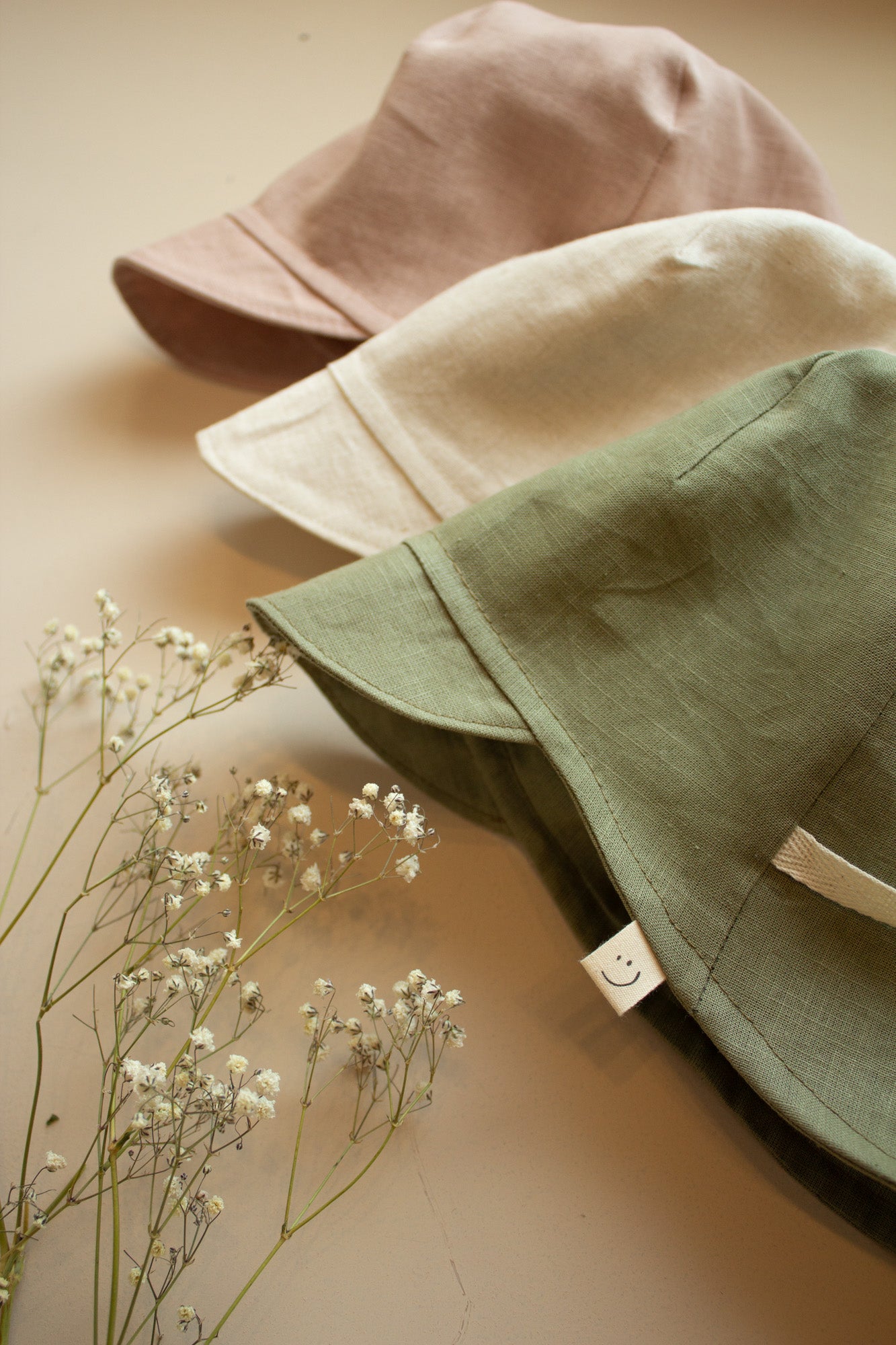 Sommermütze mit Nackenschutz aus Leinen