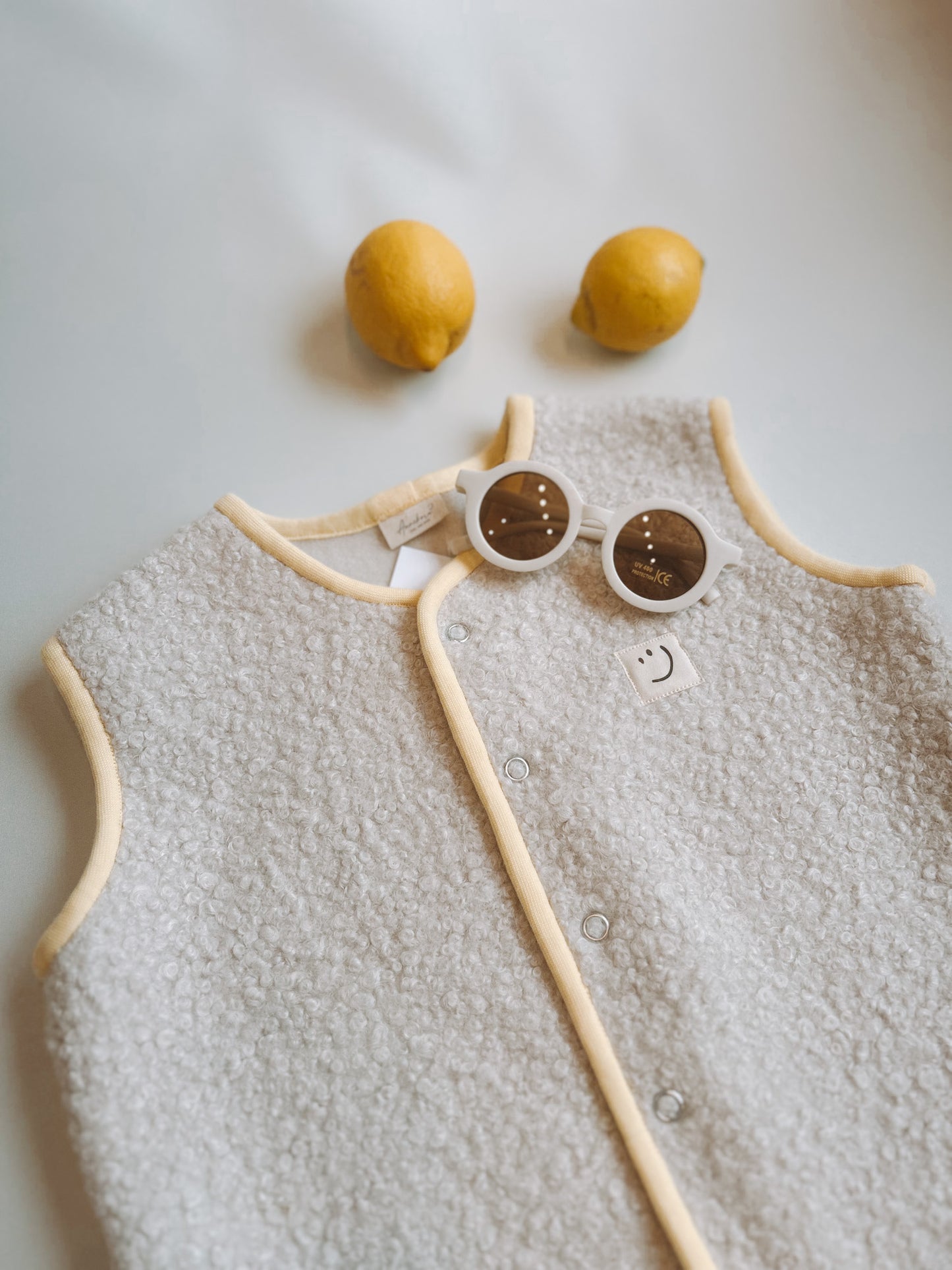 Weste aus Bouclé für kleine Entdecker