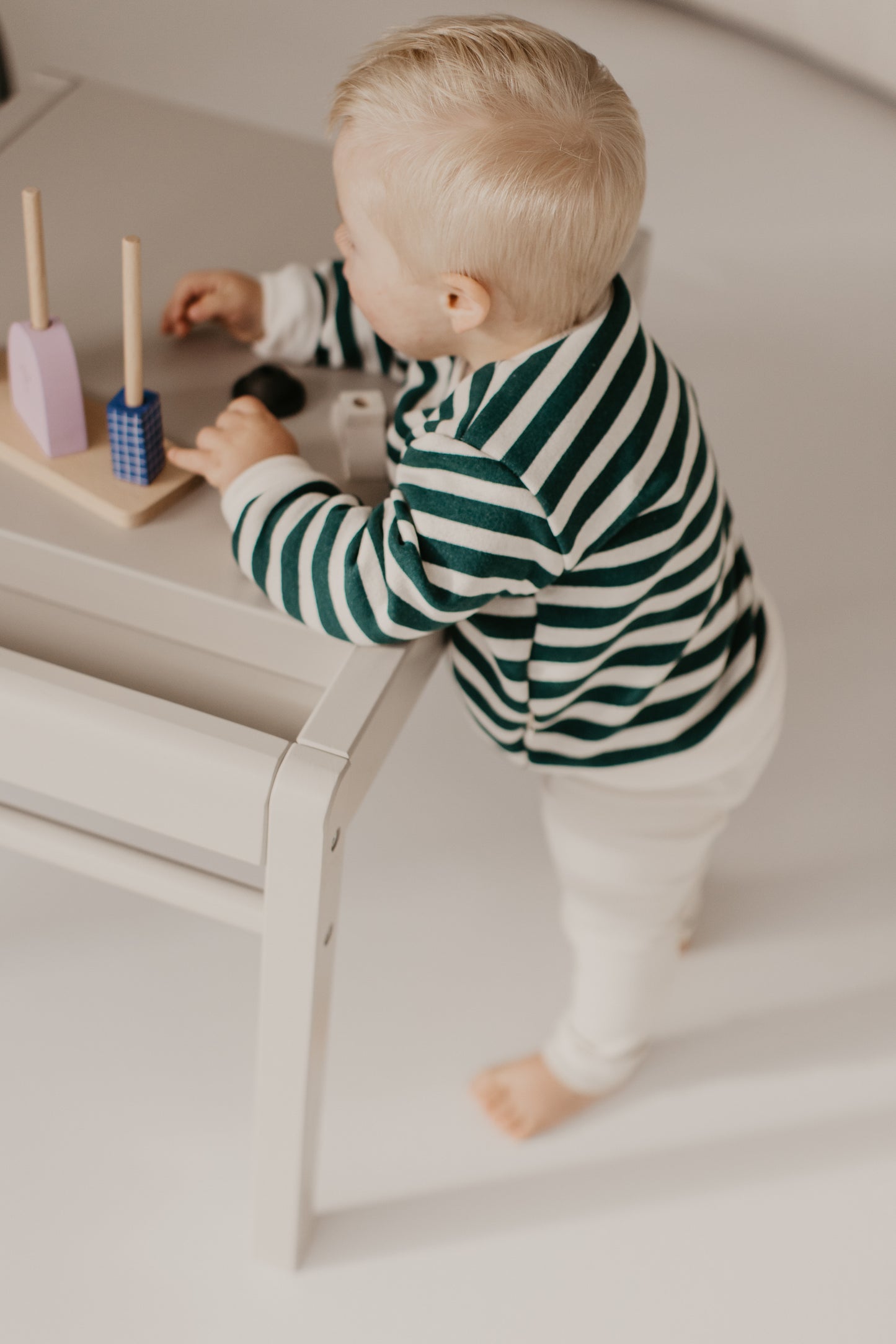 Grün gestreifter Sweater – Schlicht, Modern und Gemütlich